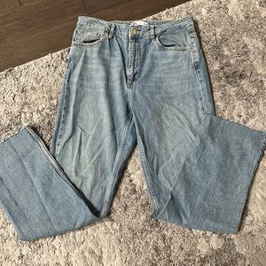 ZARA STRAIGHT LEG LIGHT DENIM JEANS